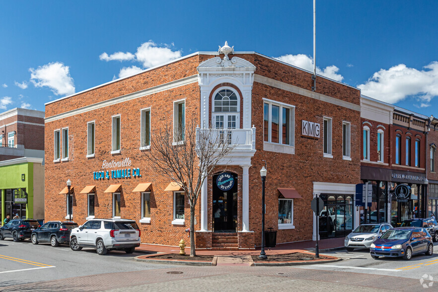 101 W Central Ave, Bentonville, AR for sale - Primary Photo - Image 1 of 1