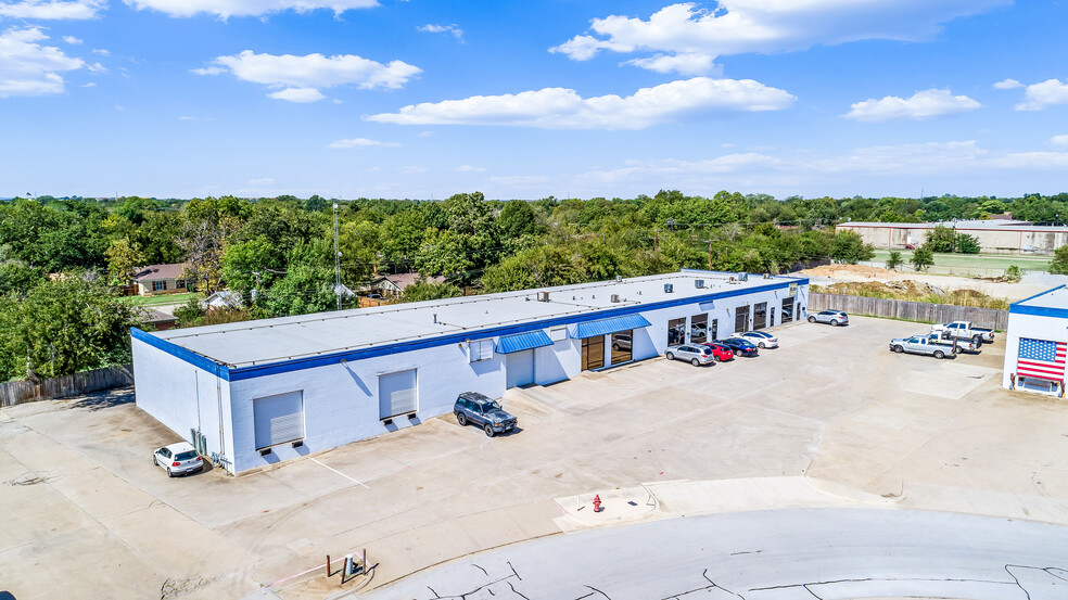 5109 Commercial Dr, North Richland Hills, TX for lease - Building Photo - Image 1 of 5