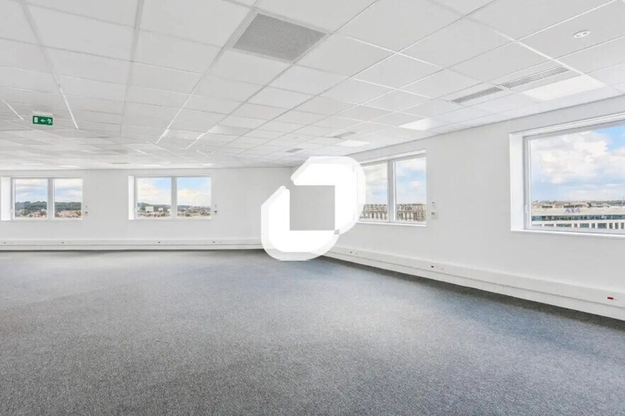 Office in Fontenay-sous-Bois for lease - Building Photo - Image 2 of 14