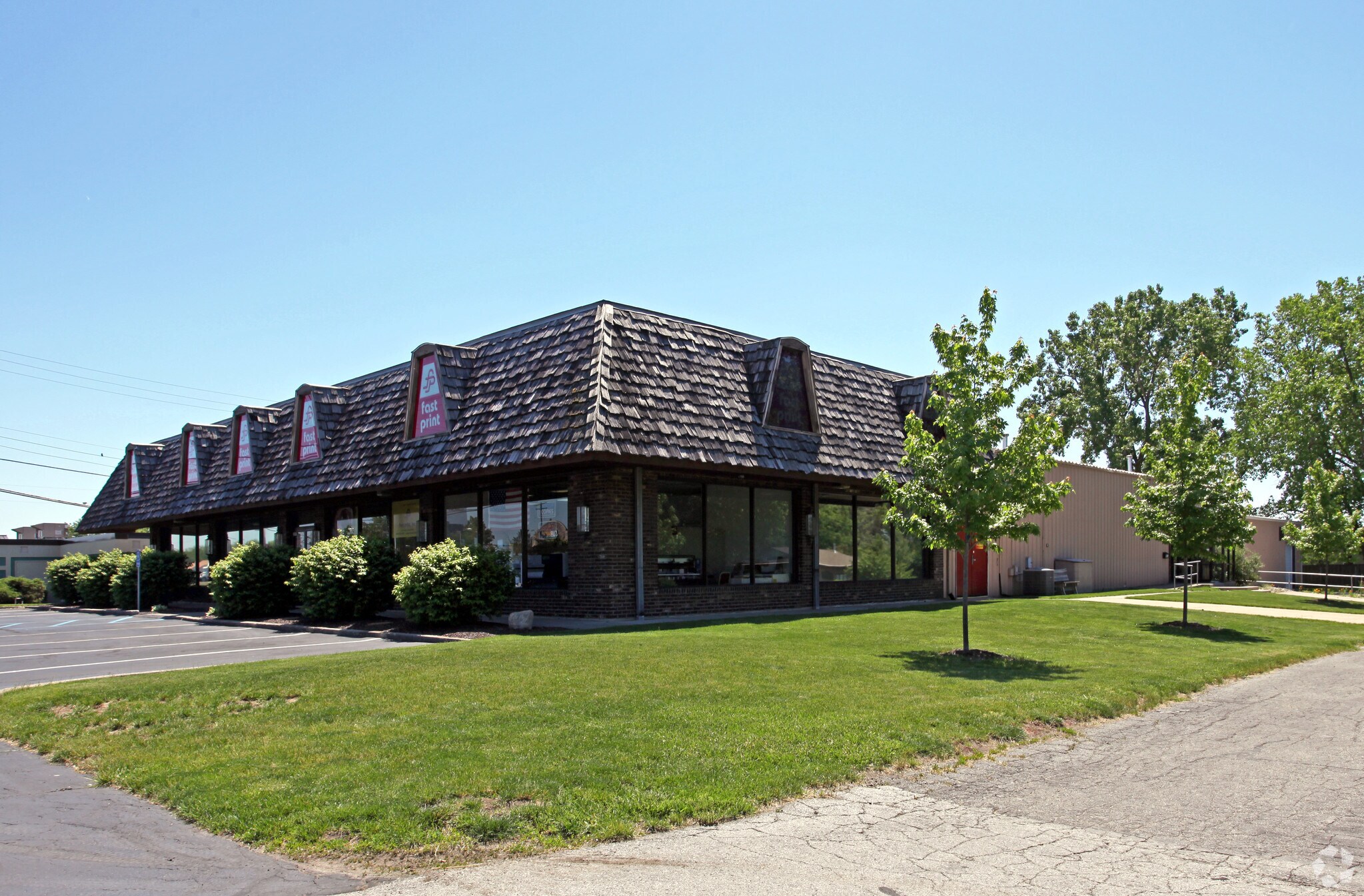 3050-3052 E State Blvd, Fort Wayne, IN for sale Primary Photo- Image 1 of 1