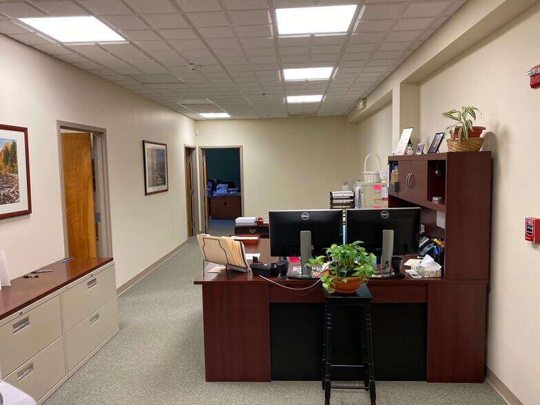 555 Pleasant St, Attleboro, MA for sale - Interior Photo - Image 1 of 1