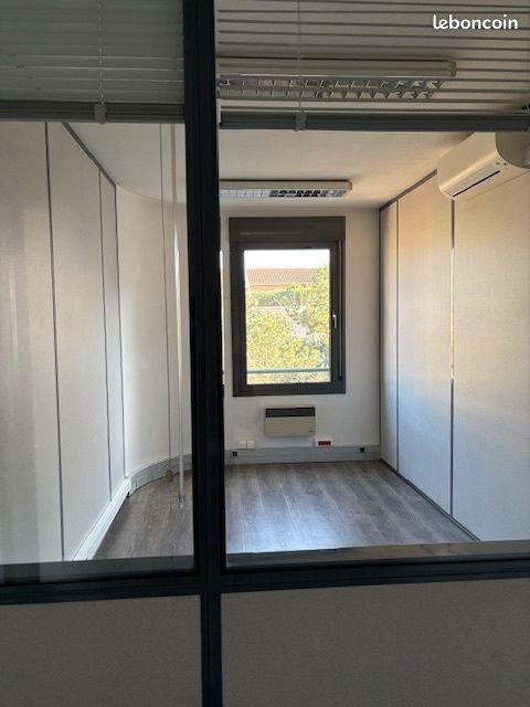 Office in Lyon for lease Interior Photo- Image 1 of 5