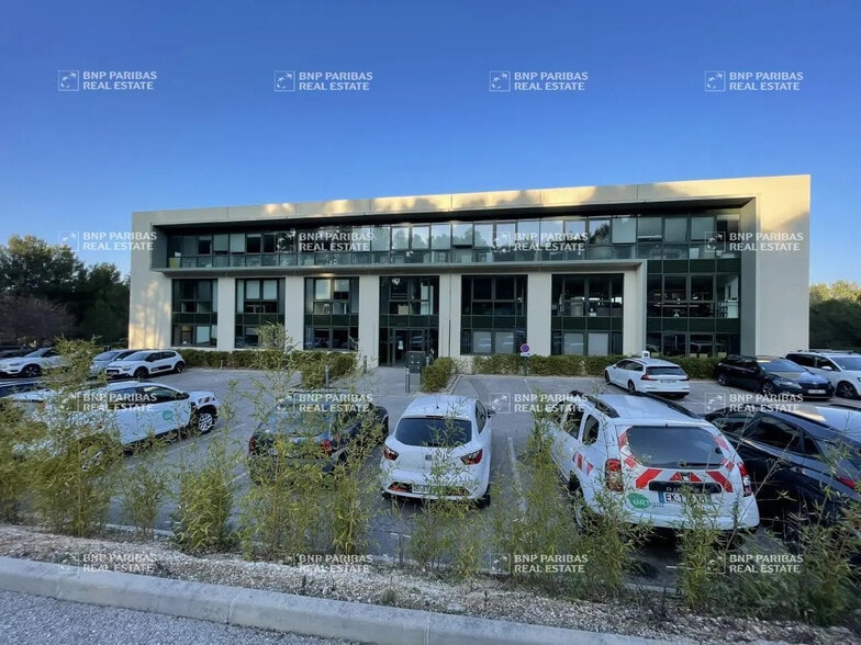 Office in Aix-en-Provence for lease - Building Photo - Image 1 of 18