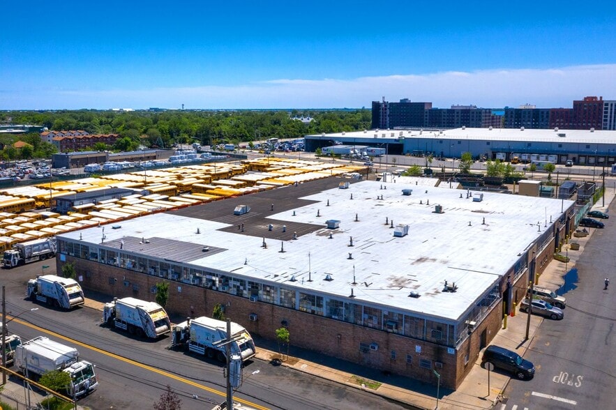 606 Cozine Ave, Brooklyn, NY for lease - Building Photo - Image 1 of 5