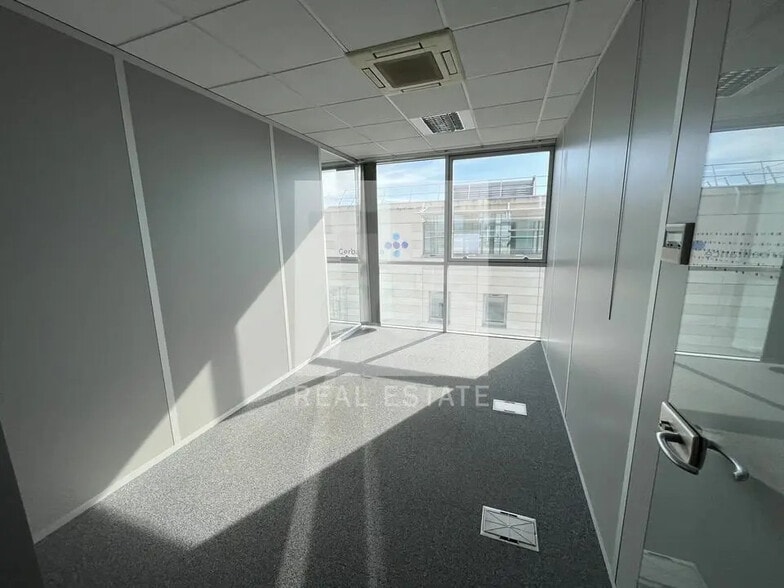 12 Rue Edison, Bron for lease - Building Photo - Image 2 of 18