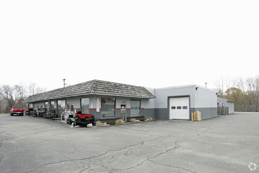 4790 Alpine Ave NW, Comstock Park, MI for sale - Primary Photo - Image 1 of 1