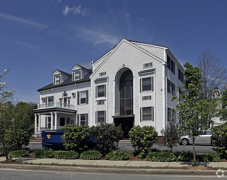 623 Main St, Woburn, MA 01801