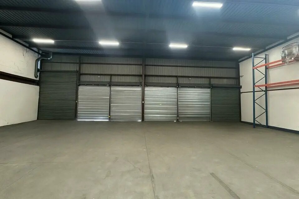 Flex in Villeneuve-la-Garenne for lease Interior Photo- Image 1 of 5