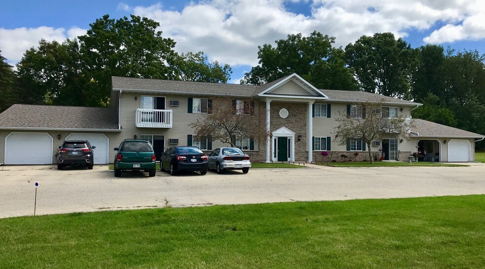 450 S Fairfield Ave, Juneau, WI 53039