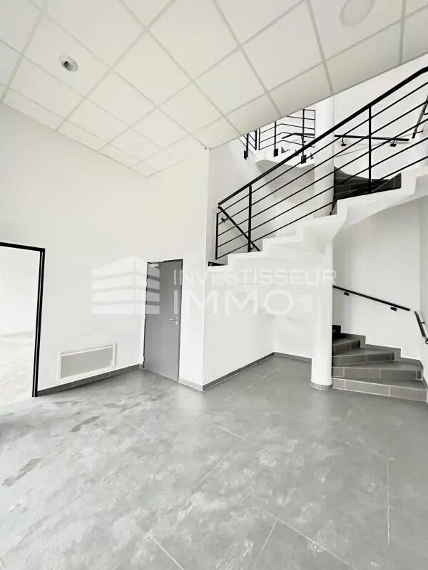 Office in Bonneuil-sur-Marne for lease Interior Photo- Image 1 of 4
