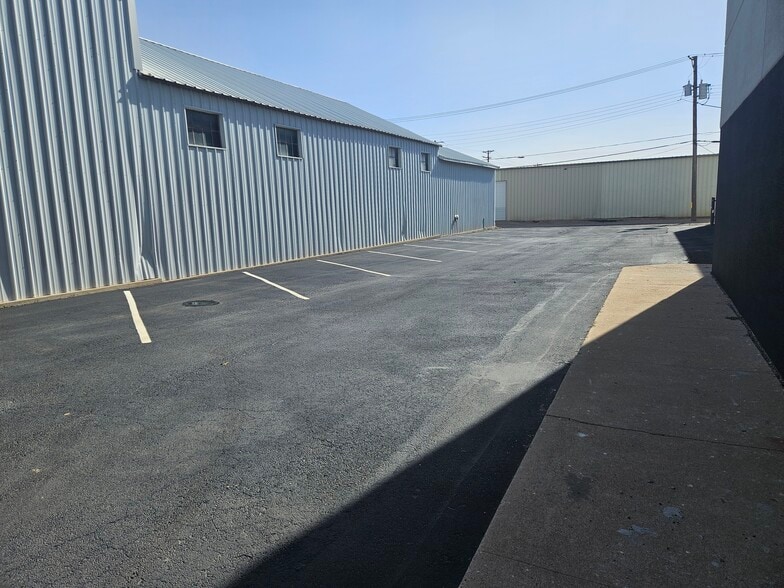 407 W 2nd St, Odessa, TX for lease - Building Photo - Image 2 of 9