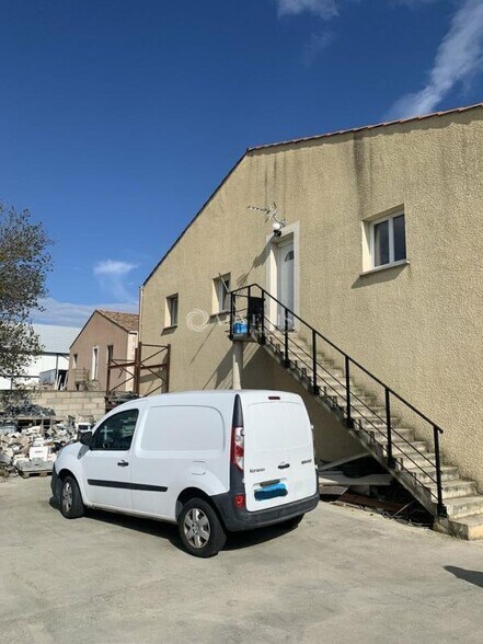 Flex in Coursan for sale - Building Photo - Image 2 of 4
