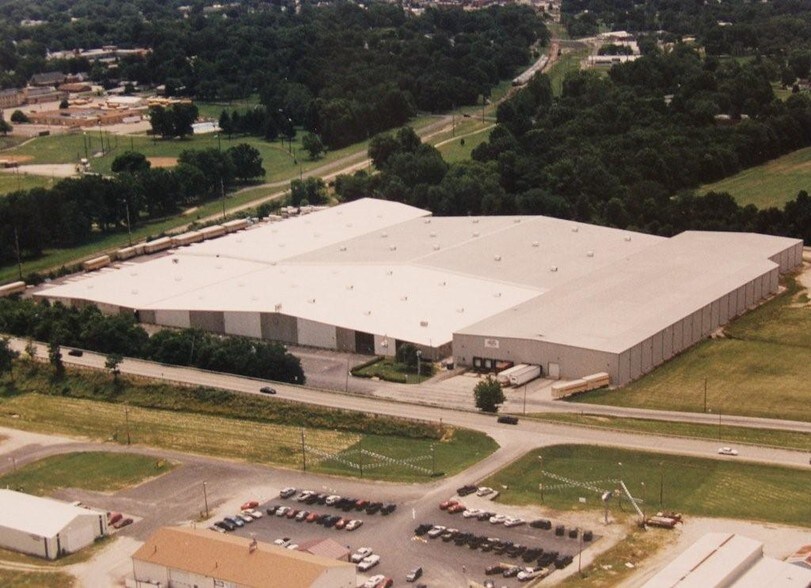 1410 Veterans Ave, Vandalia, IL for lease - Primary Photo - Image 3 of 3