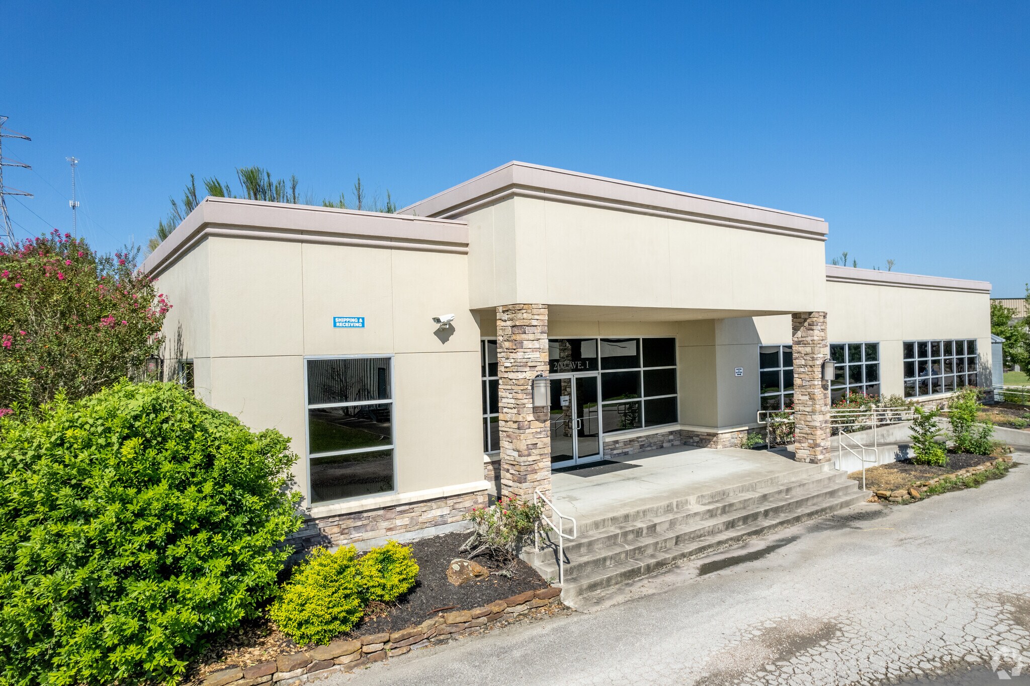 Industrial in Alvin, TX for sale Primary Photo- Image 1 of 1