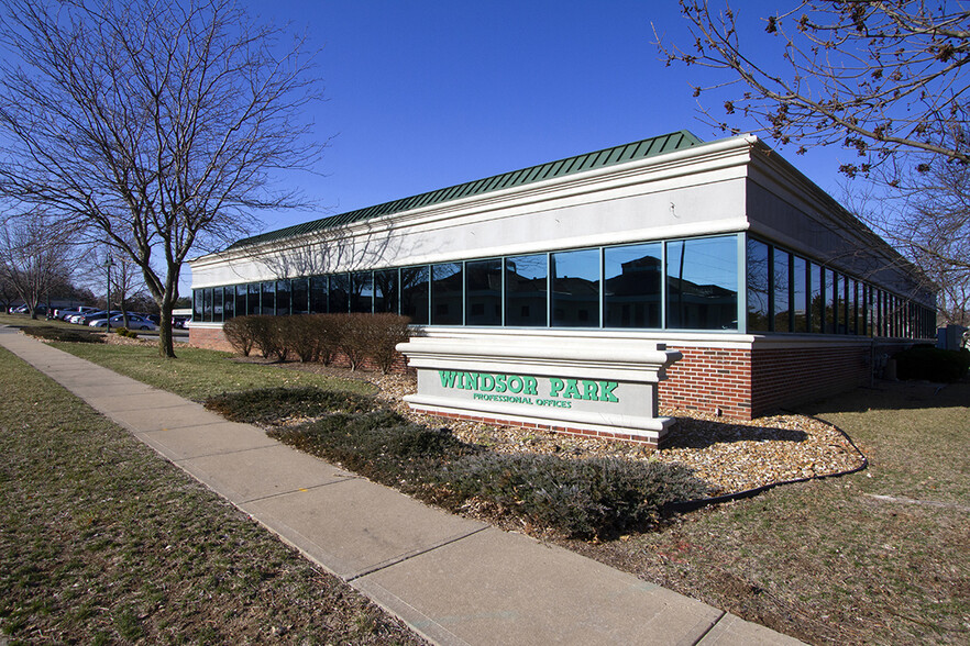 1270-1278 Windsor Dr, Lees Summit, MO for lease - Building Photo - Image 1 of 7