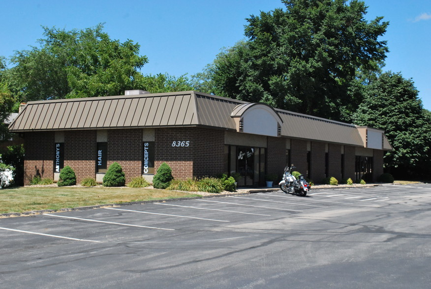 8365 University Blvd, Clive, IA for sale - Primary Photo - Image 1 of 4