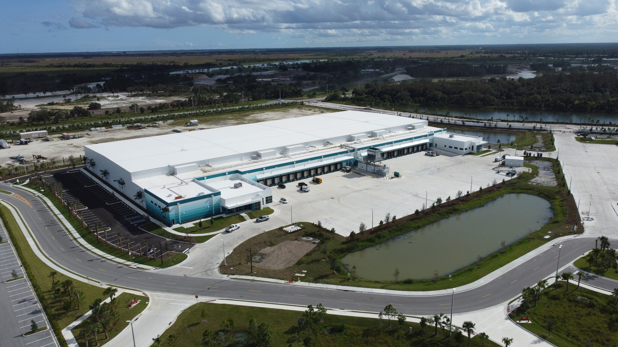 2500 SW Kanner Hwy, Stuart, FL for lease Building Photo- Image 1 of 2