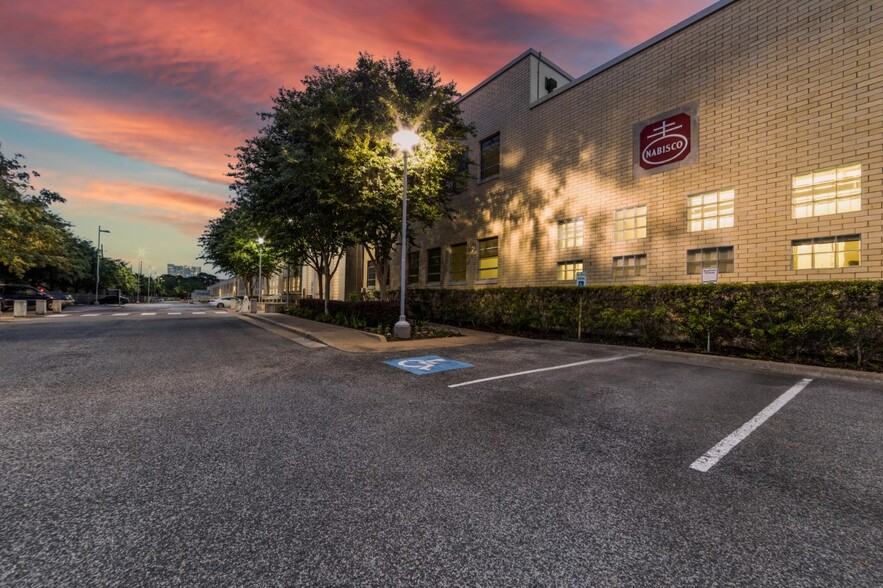 2450 Holcombe Rd, Houston, TX for lease - Building Photo - Image 3 of 17