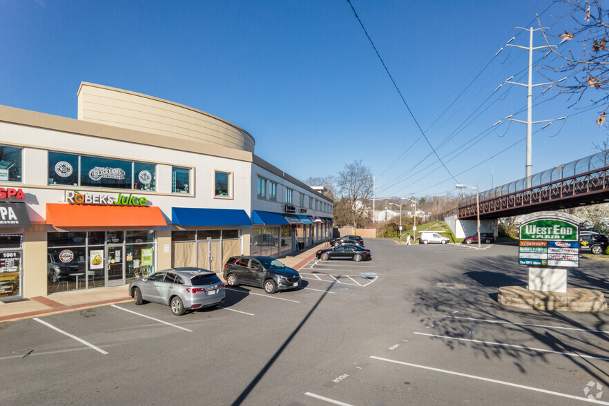 1051-1083 W Broad St, Falls Church, VA for lease - Building Photo - Image 2 of 13