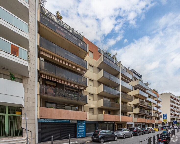 Multifamily in Marseille for sale - Building Photo - Image 2 of 8