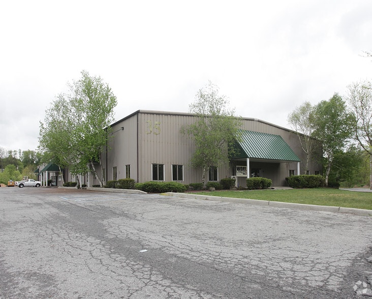 35 Patrick Ln, Poughkeepsie, NY for sale - Primary Photo - Image 1 of 1