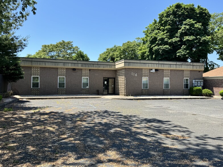 116 Oakland Ave, Port Jefferson, NY for sale - Building Photo - Image 1 of 3