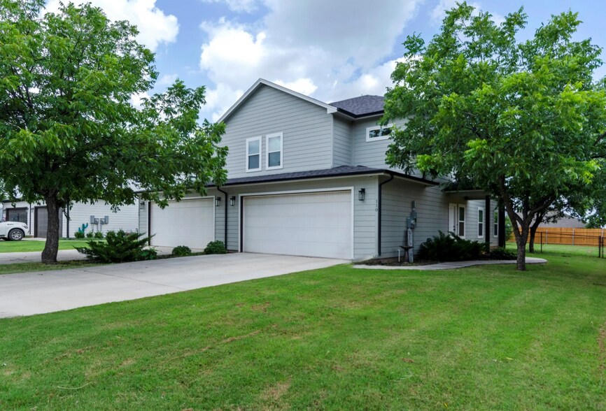 102 Ash St, Paradise, TX for sale - Primary Photo - Image 1 of 17