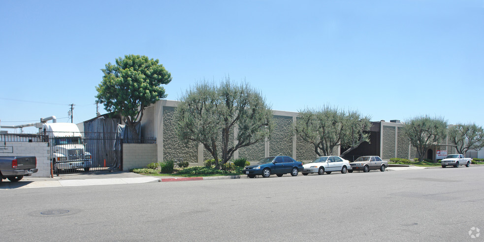 7310 Adams St, Paramount, CA for lease - Building Photo - Image 2 of 3