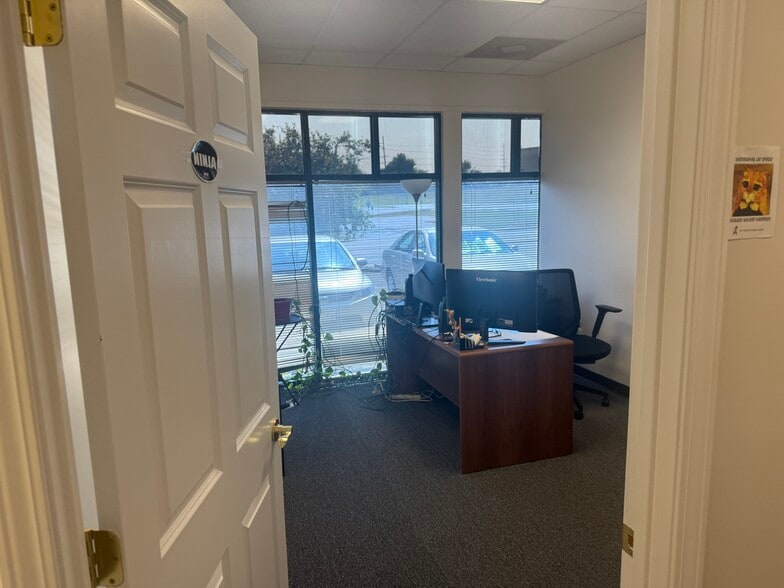 611-617 Salt Lick Rd, Saint Peters, MO for lease - Building Photo - Image 3 of 15