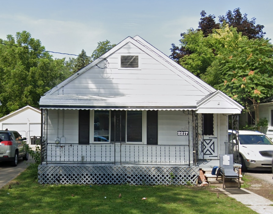 2217 N Clinton St, Saginaw, MI for sale Primary Photo- Image 1 of 2
