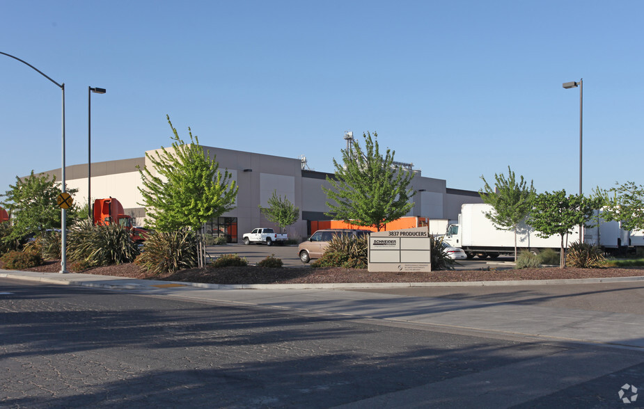 3837 Producers Dr, Stockton, CA for lease - Primary Photo - Image 1 of 5