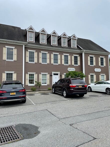 334 Underhill Ave, Yorktown Heights, NY for lease - Building Photo - Image 1 of 2