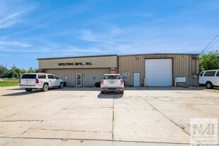 1265 Hawkeye Dr, Hiawatha IA - Warehouse