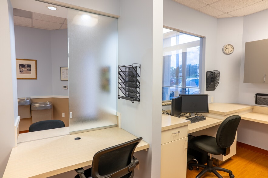 2439 Country Place Blvd, Trinity, FL for lease - Building Photo - Image 3 of 18