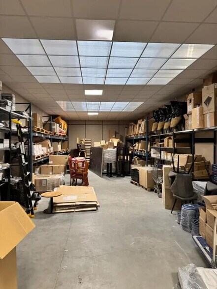 Office in LA CHAPELLE-D'ARMENTIERES for lease - Interior Photo - Image 3 of 5