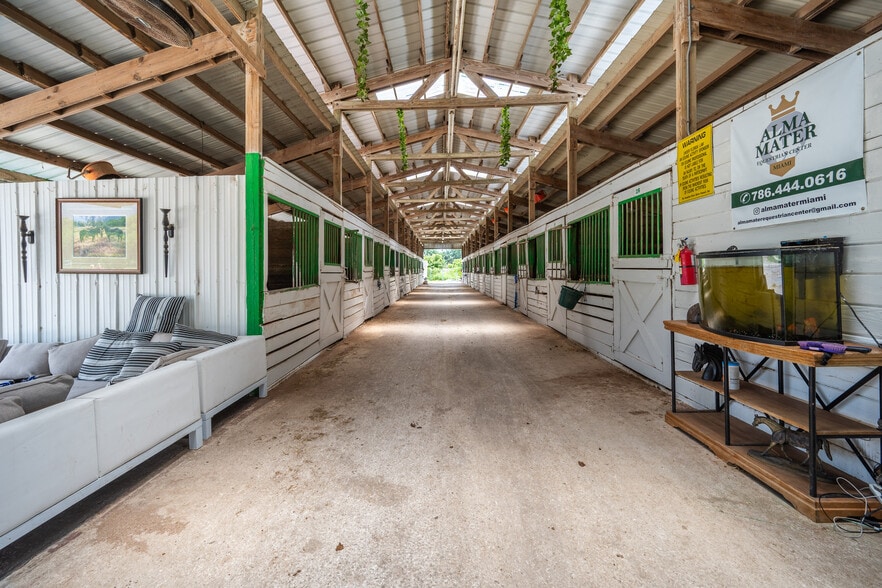 18690 SW 100th St, Miami, FL for sale - Building Photo - Image 2 of 29