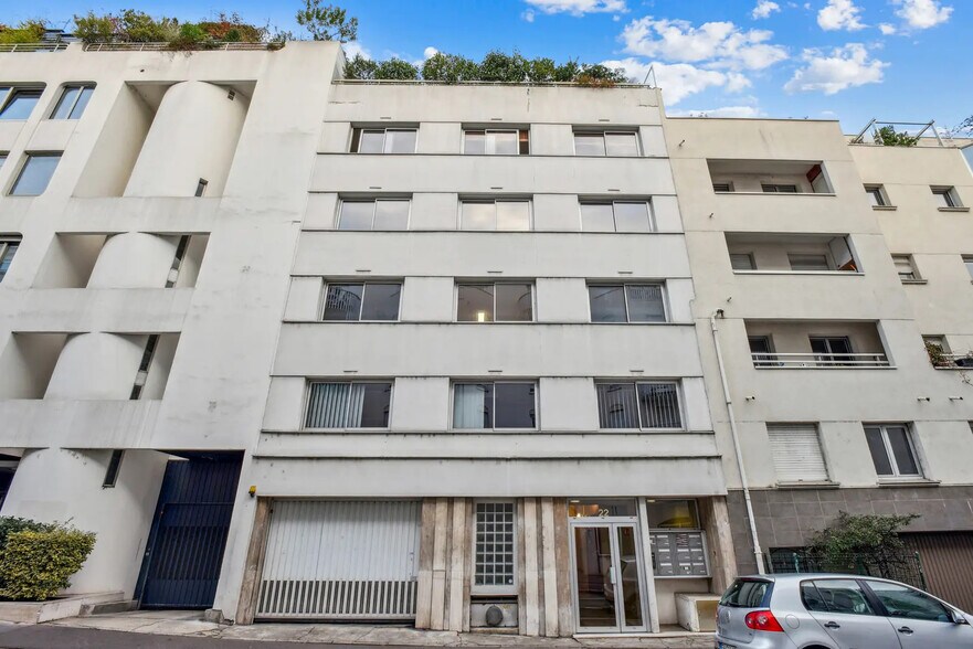 Office in Paris for lease - Building Photo - Image 2 of 12