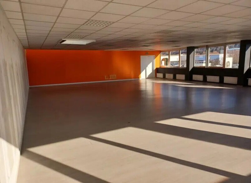 Office in Sotteville-lès-Rouen for lease - Building Photo - Image 2 of 15