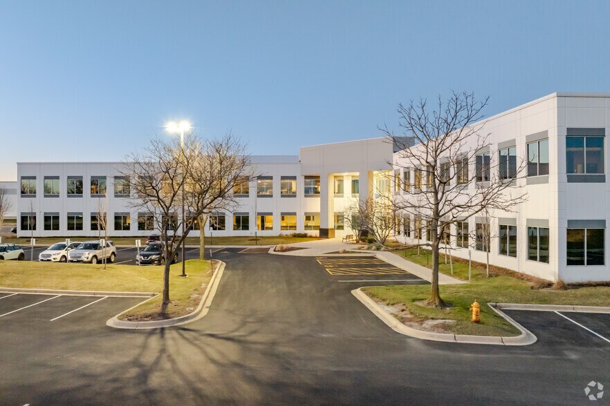 2349 W Lake St, Addison, IL for lease - Building Photo - Image 2 of 17