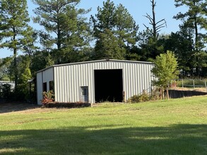 1014 Industrial Park Dr, Clinton, MS for lease Building Photo- Image 1 of 4