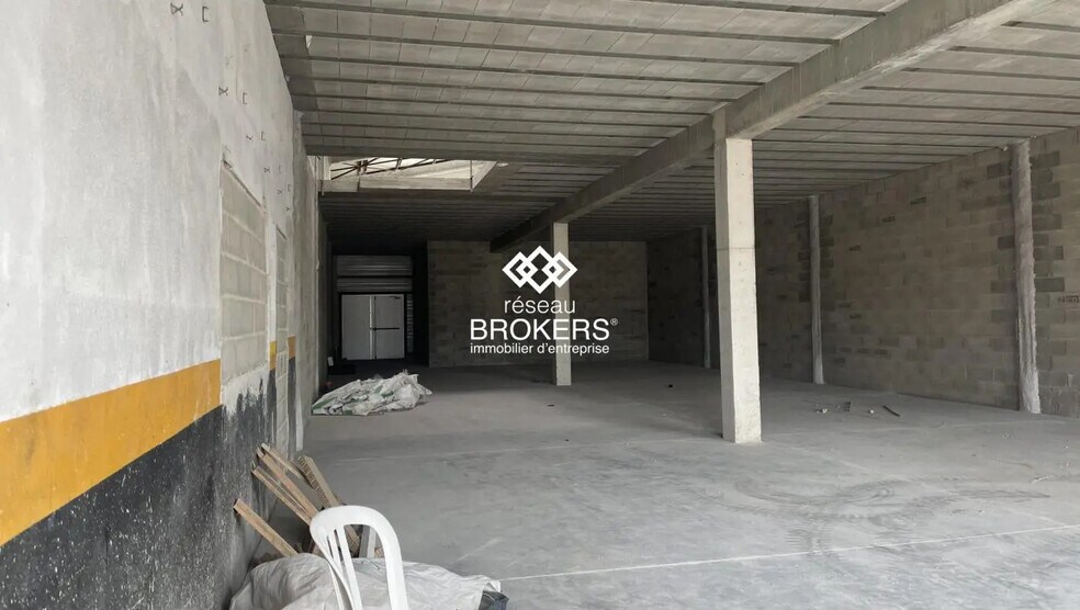 Retail in Lattes for lease - Interior Photo - Image 2 of 5