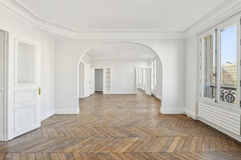 57 Avenue Charles De Gaulle, Neuilly-sur-Seine, HDS 92200 - - - Interior Photo - Image 1 of 10