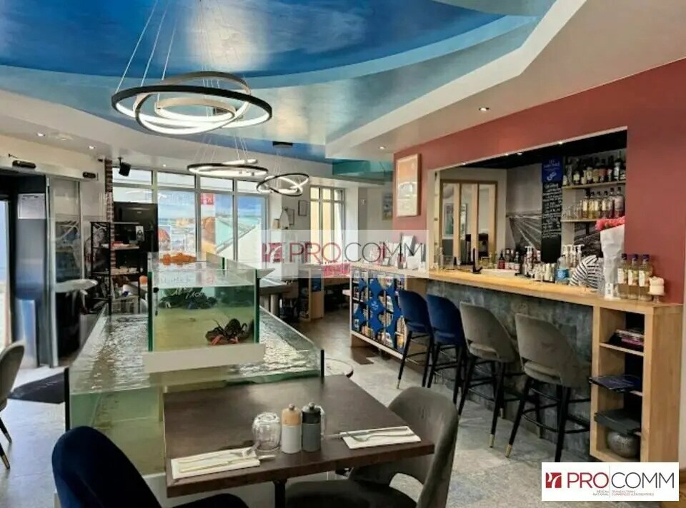 Retail in Chartres for lease Interior Photo- Image 1 of 7