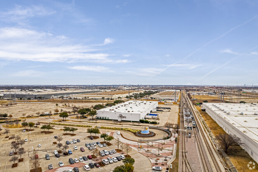 2941 Trade Center Dr, Carrollton, TX for lease - Aerial - Image 3 of 10