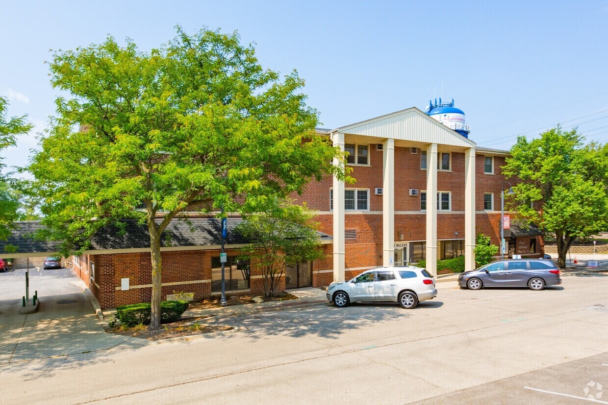 4 Walker Ave, Clarendon Hills, IL for lease Building Photo- Image 1 of 11