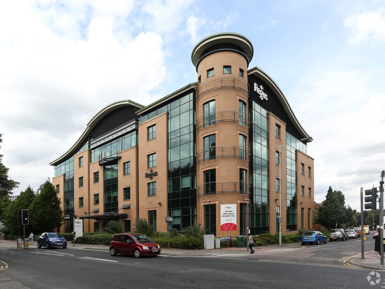 54 Clarendon Rd, Watford for sale - Primary Photo - Image 1 of 1