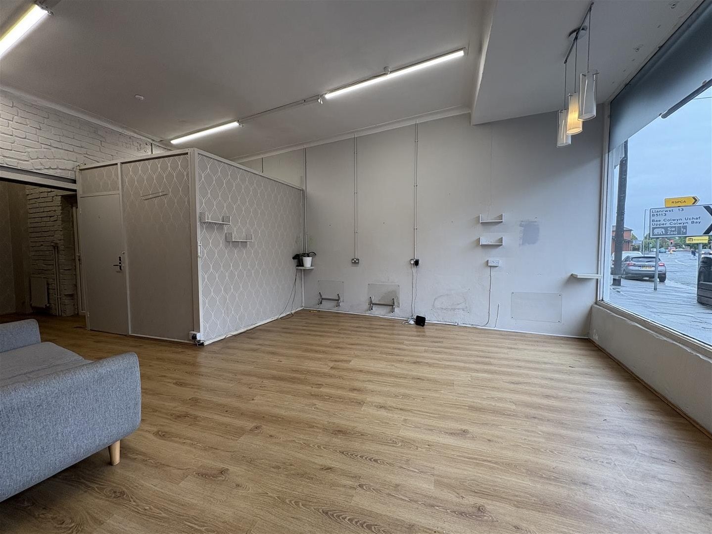 154 Conway Rd, Colwyn Bay for lease Interior Photo- Image 1 of 9