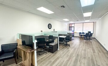 20812 Ventura Blvd, Woodland Hills, CA for lease Interior Photo- Image 2 of 2