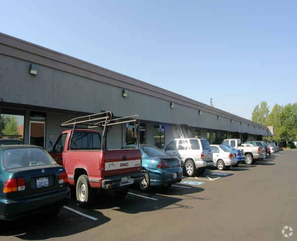 2800 Cleveland Ave, Santa Rosa, CA for lease - Building Photo - Image 2 of 18