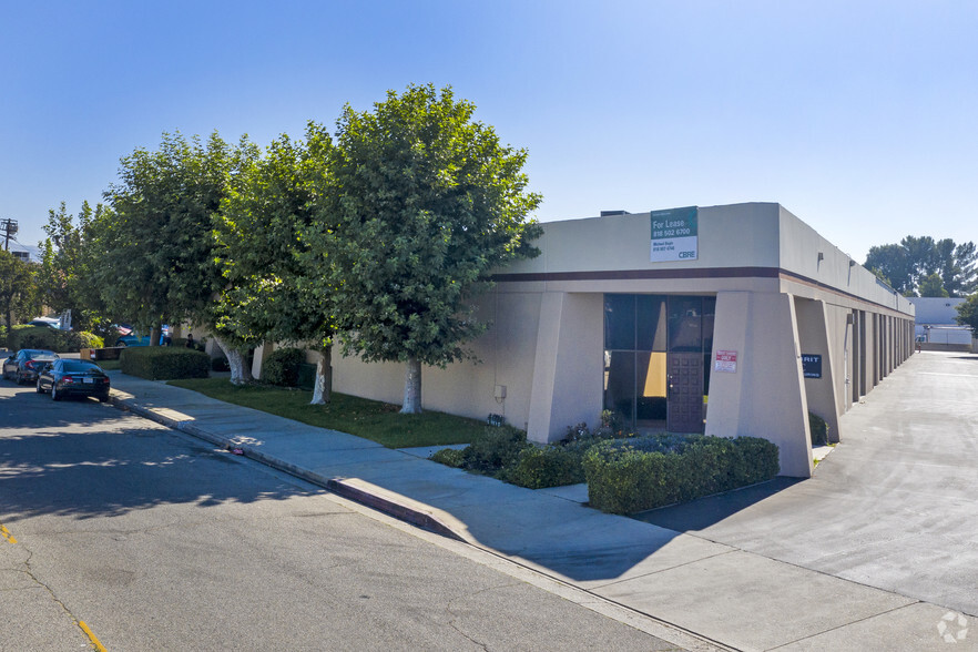 9666 Owensmouth Ave, Chatsworth, CA for lease - Primary Photo - Image 1 of 7